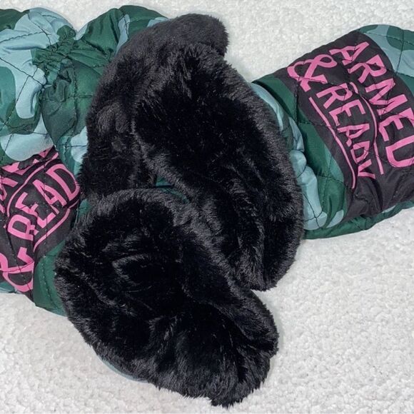 Mitten Ice Scraper.Armed & Ready - Picture 5 of 7